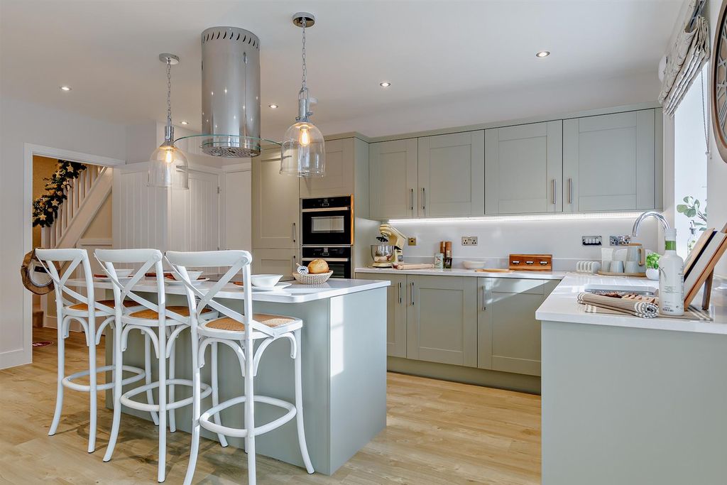 Property photo 3 of 19 8444580-Interior29-800.Jpg