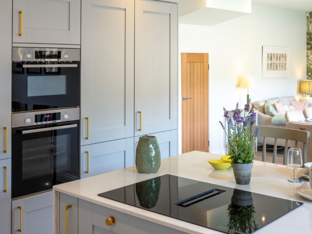 Property photo 3 of 19 Kitchen