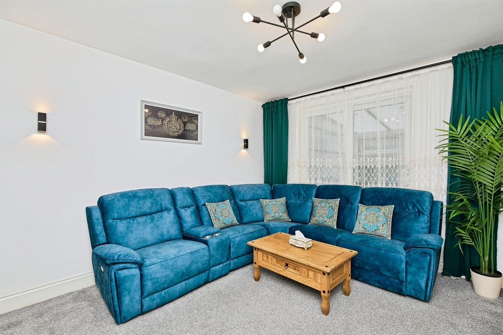 Property photo 3 of 21