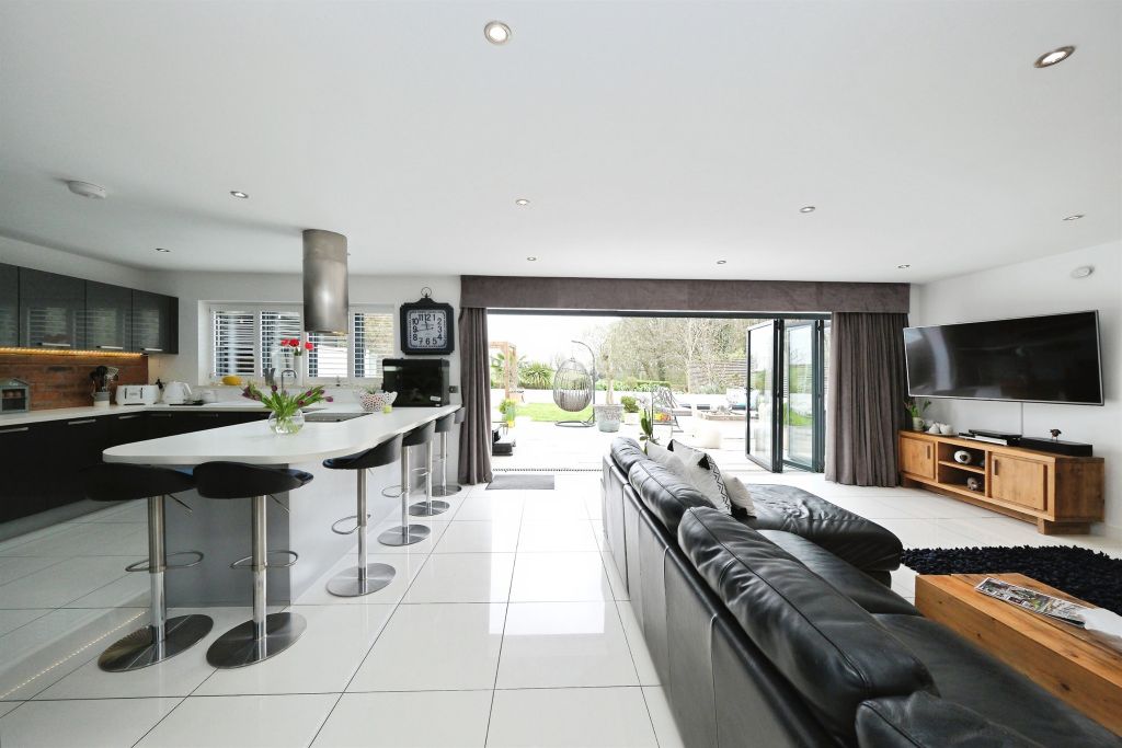 Property photo 3 of 24