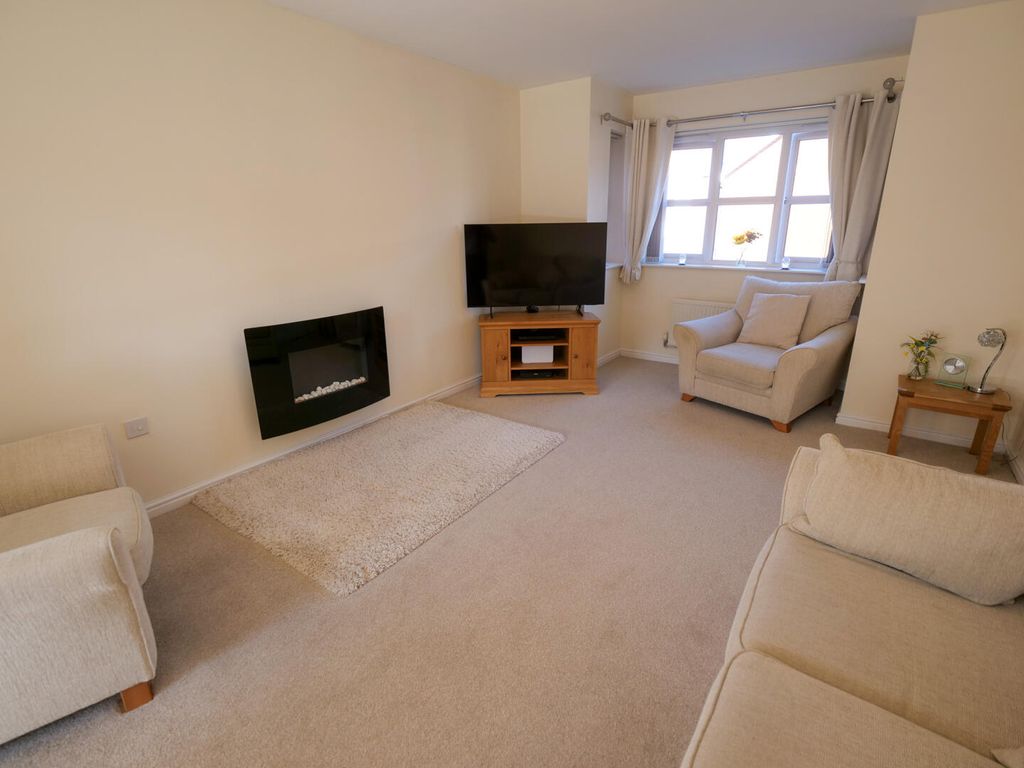 Property photo 2 of 24 Living Room