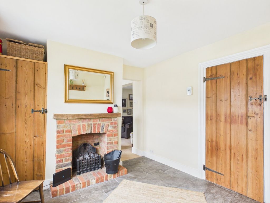 Property photo 3 of 29 Entrance Hall