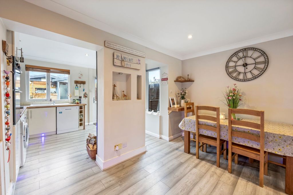 Property photo 2 of 21