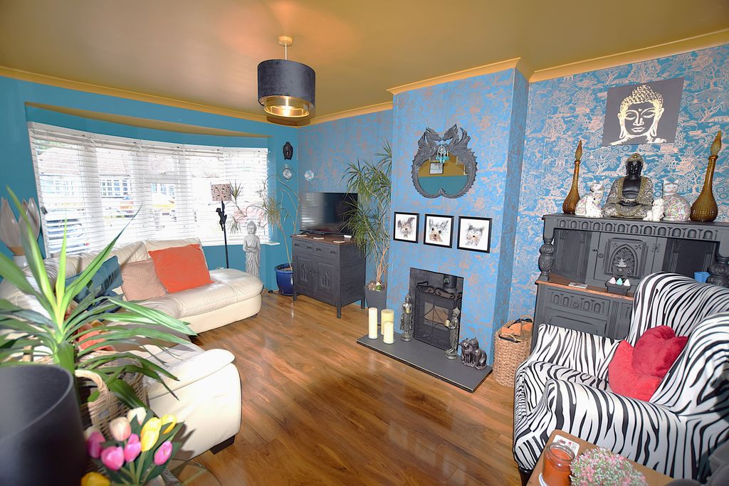 Property photo 3 of 30 Lounge