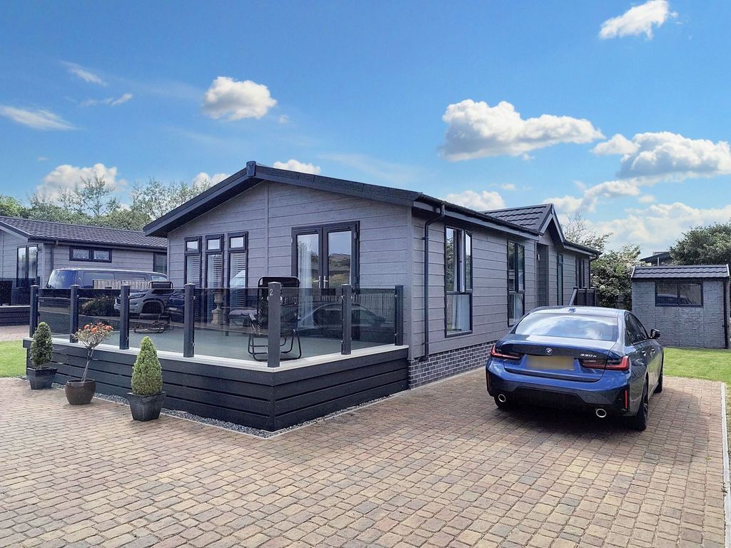 Property photo 1 of 19 External