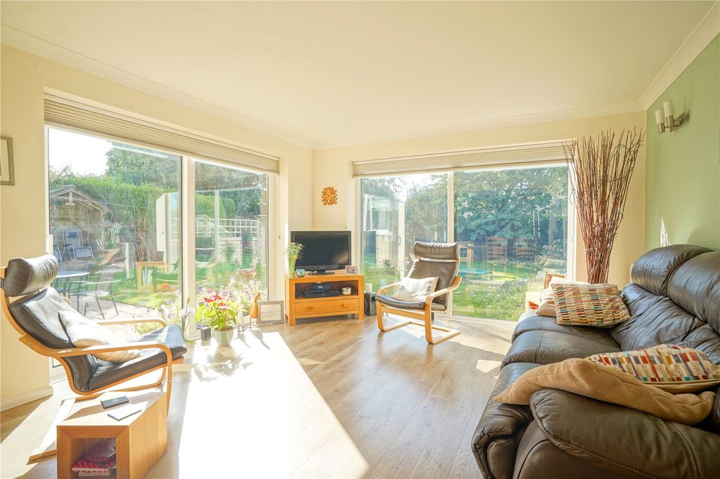 Property photo 2 of 32 Picture No. 21