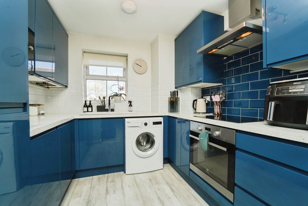 Property photo 2 of 11 Pbox-Img.Jpg