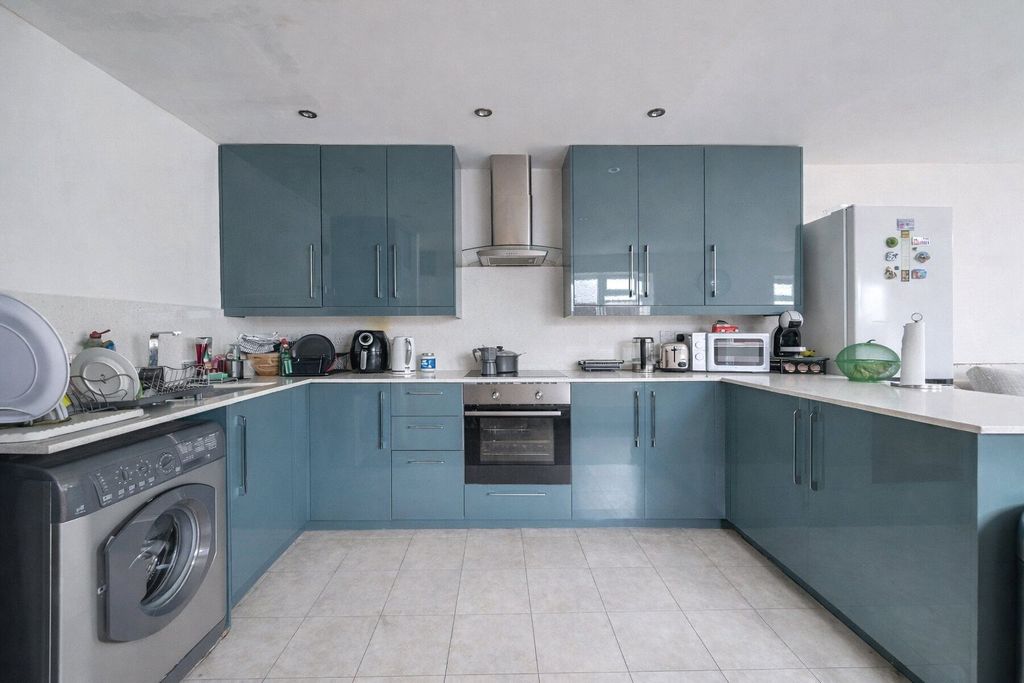 Property photo 3 of 8 Picture No. 14