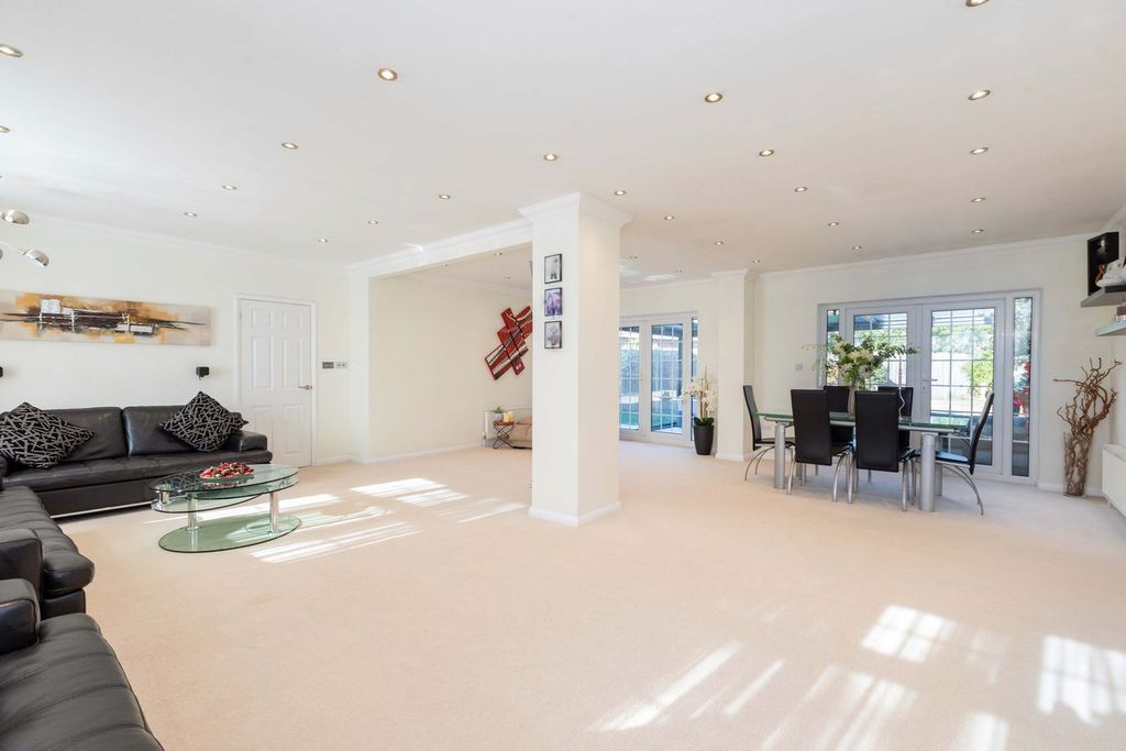Property photo 3 of 23