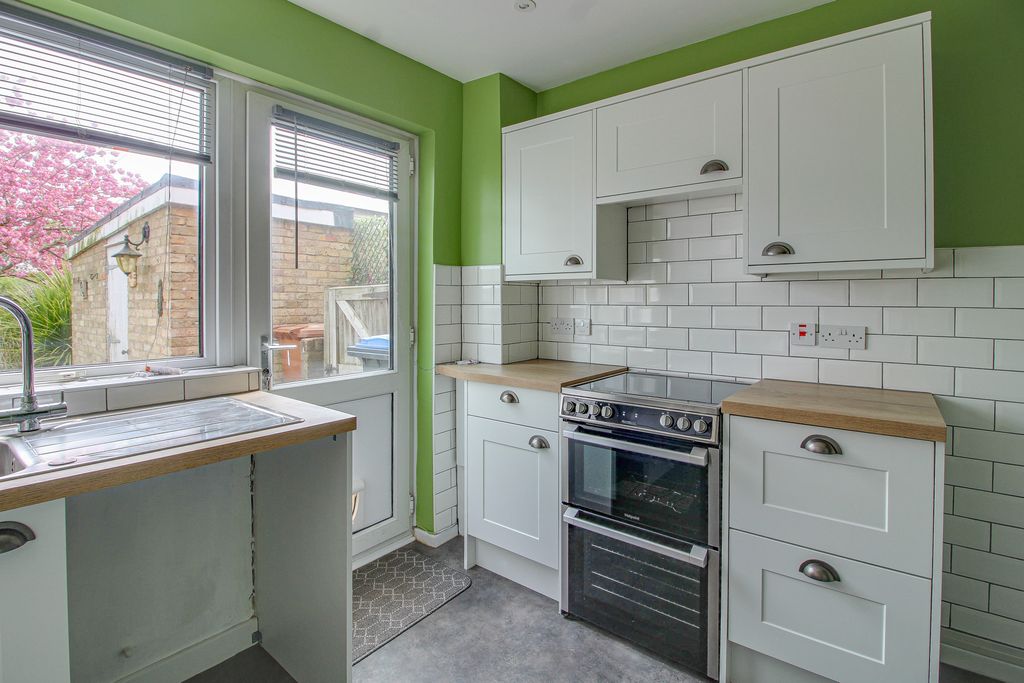 Property photo 2 of 12 Img3786Img3788