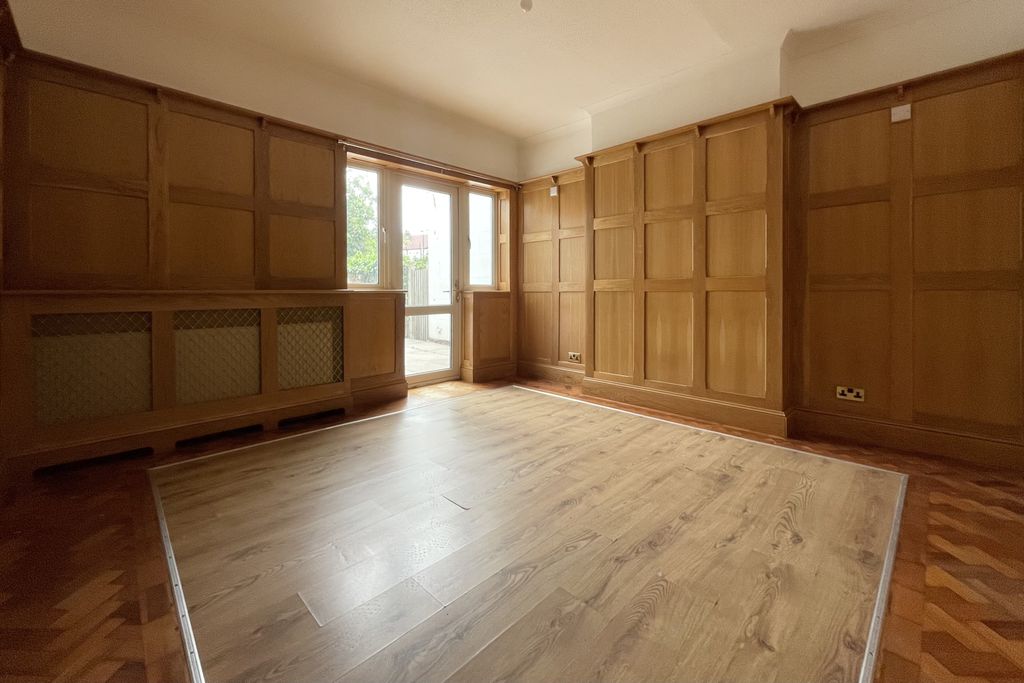 Property photo 2 of 18 3