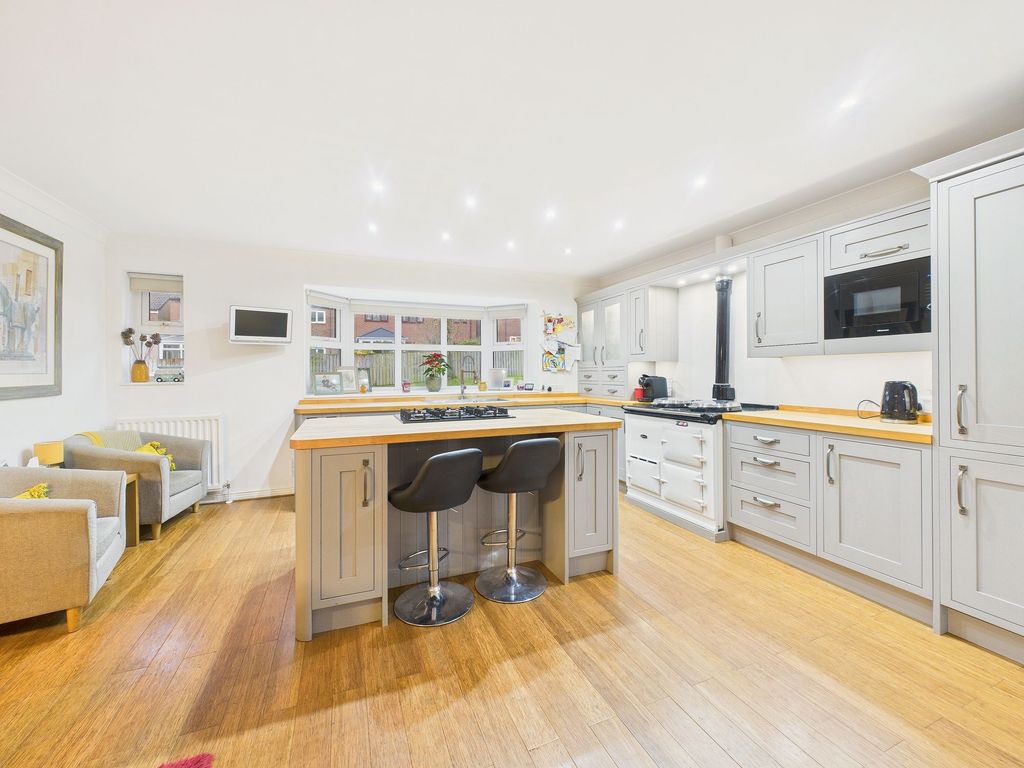 Property photo 2 of 15 Dining Kitchen