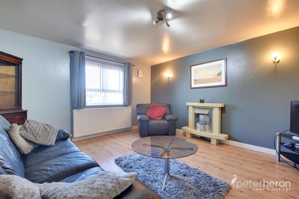 Property photo 2 of 11 Living Room