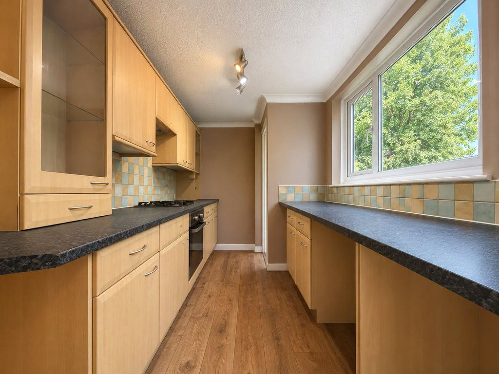 Property photo 3 of 10 Kitchen