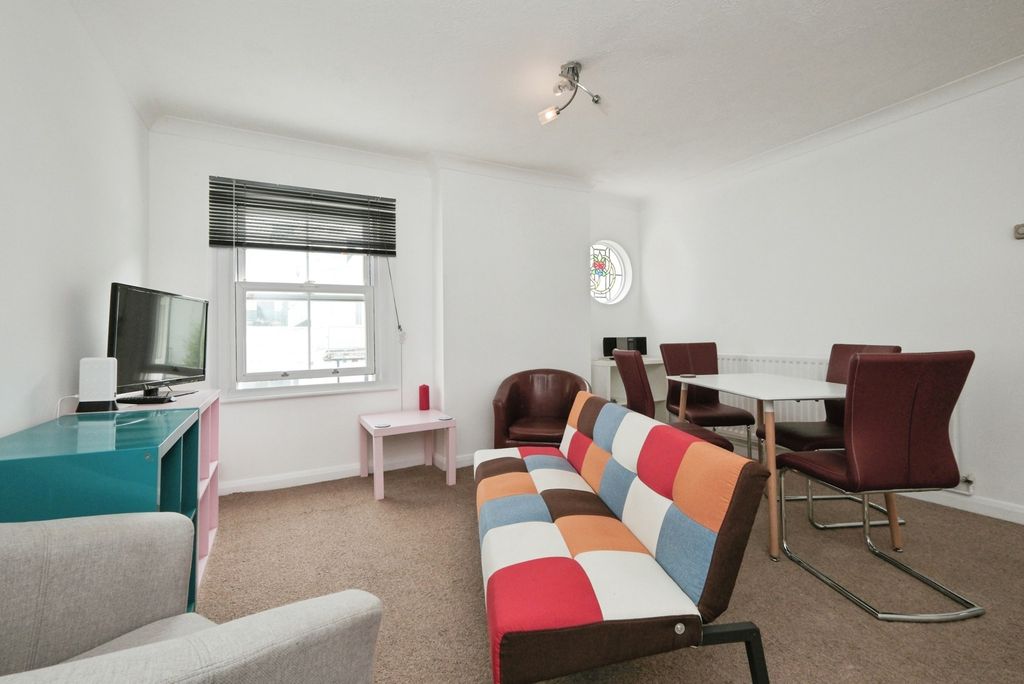 Property photo 3 of 11 Pbox-Img.Jpg