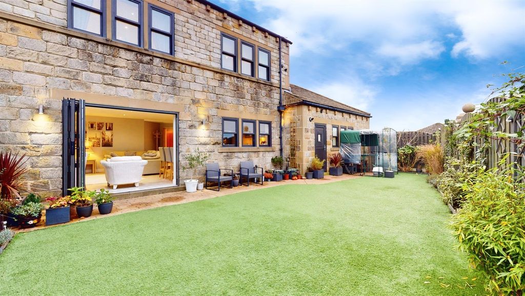 Property photo 3 of 28 Rear