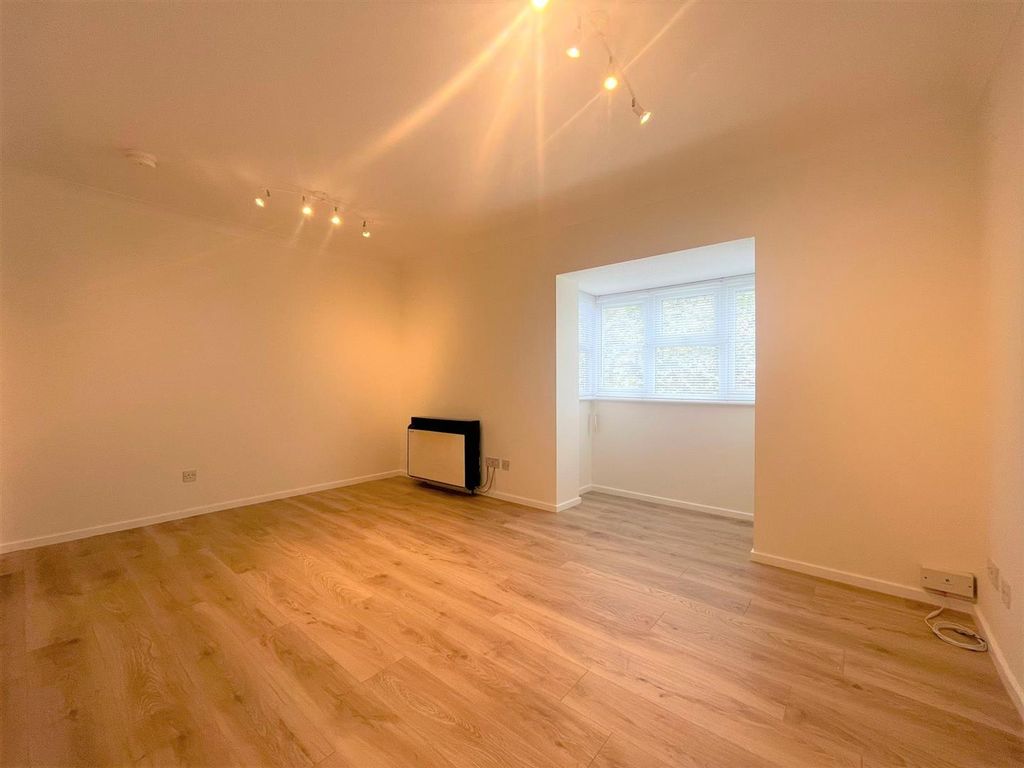 Property photo 2 of 6 Studio Room