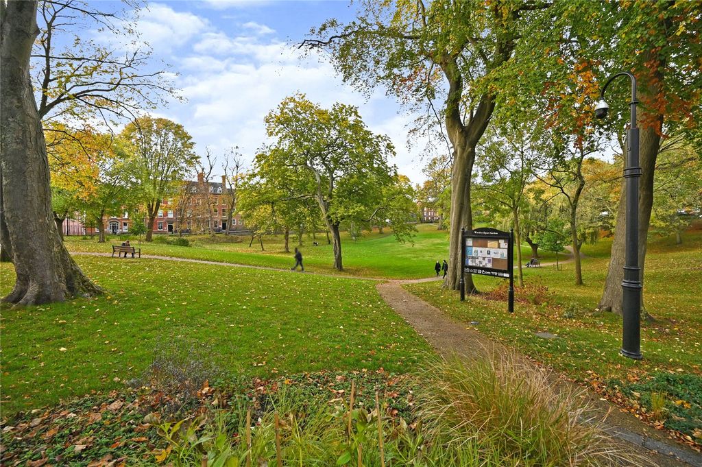 Property photo 2 of 19 Winckley Square