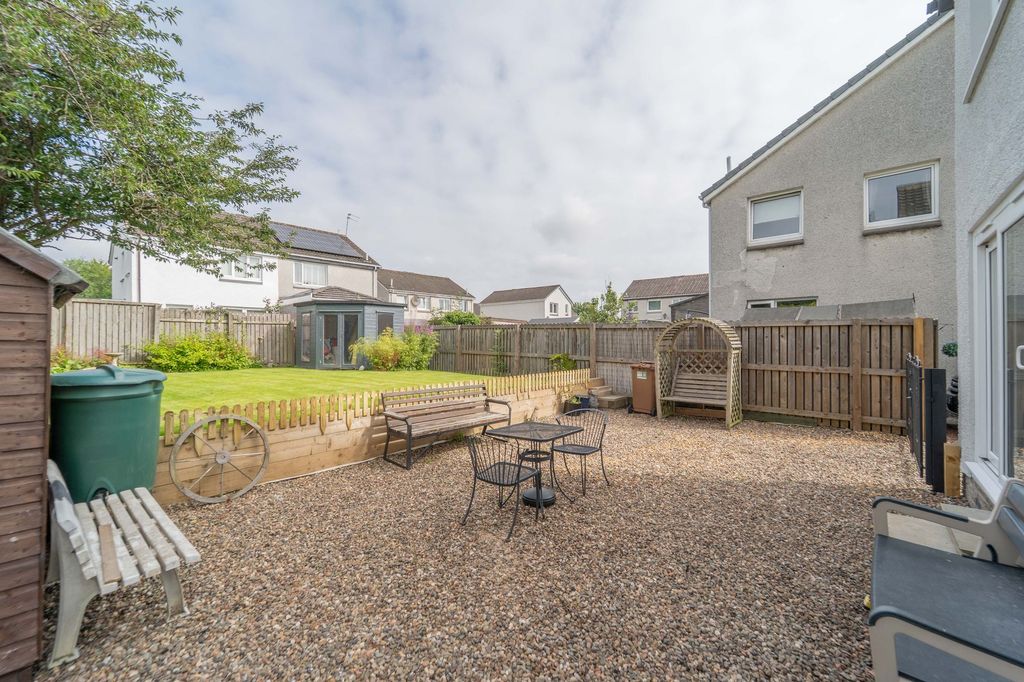 Property photo 2 of 33 Rear Garden