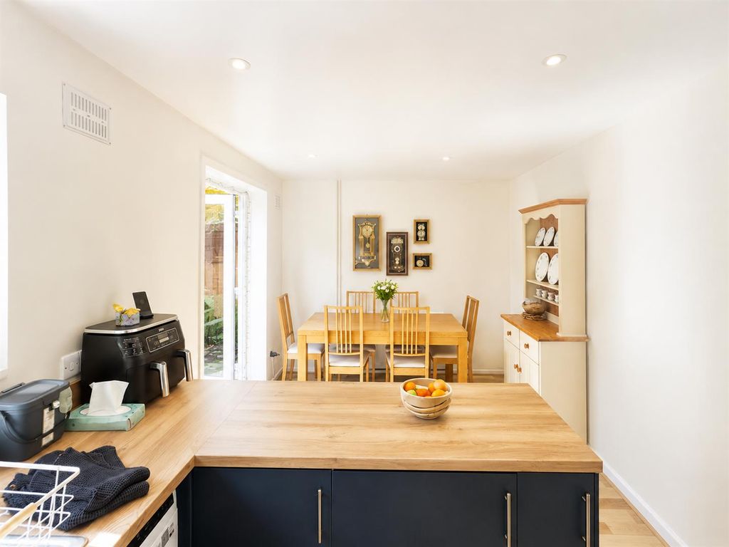 Property photo 3 of 12 Kitchen 2.Png