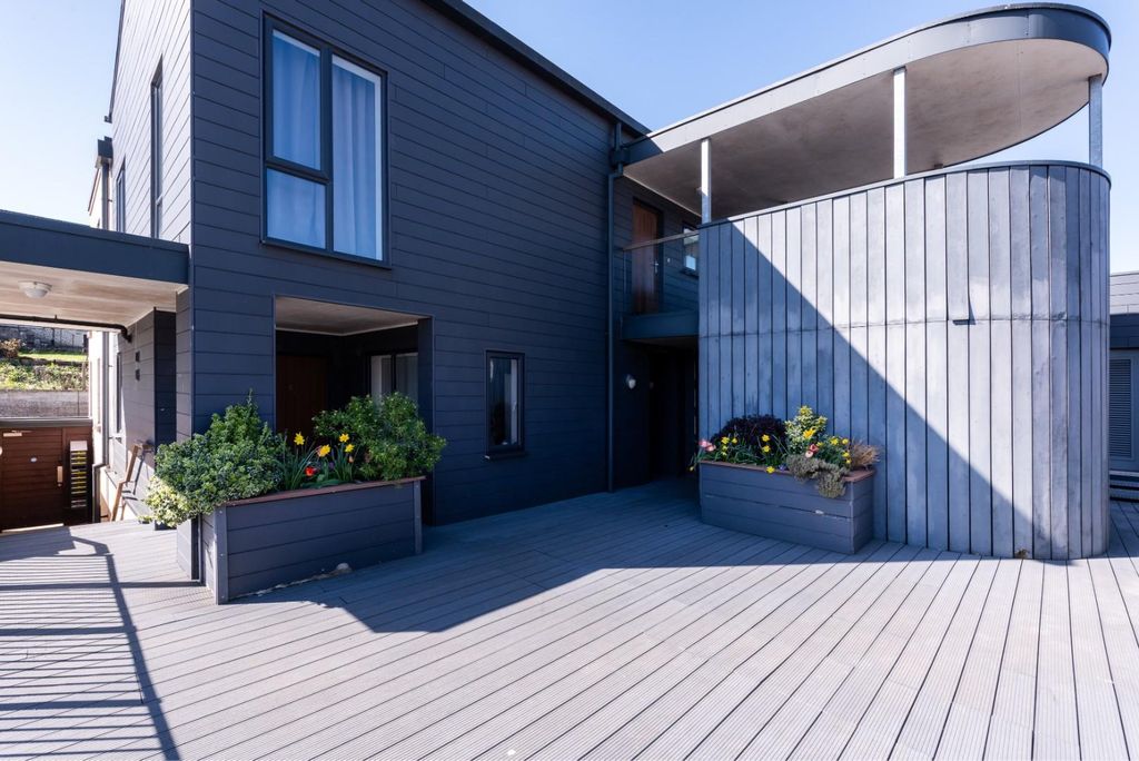 Property photo 1 of 15 Flat 11, Oliver Court, Crown Road, Bath, BA1 4Bq-4