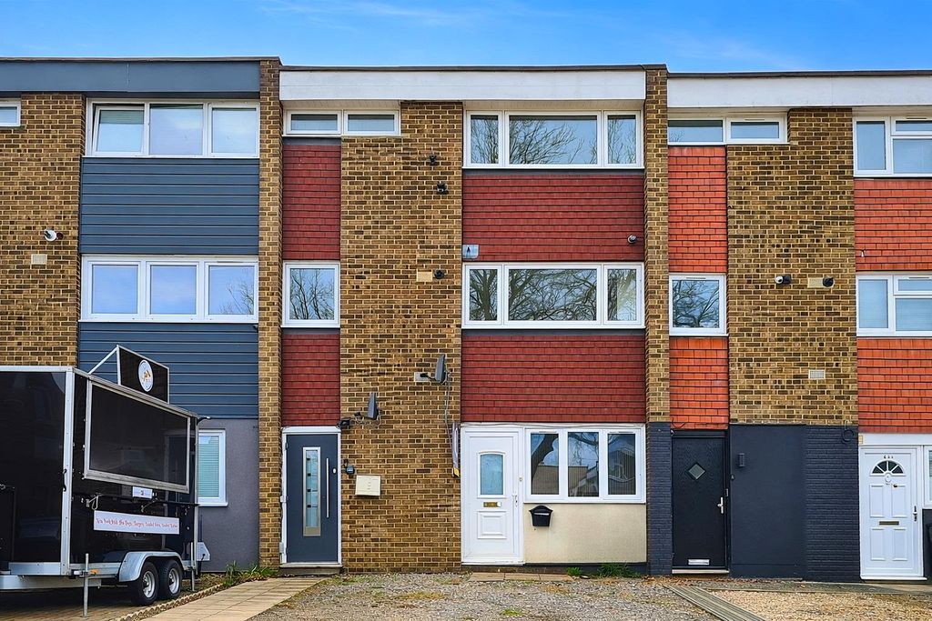 Property photo 1 of 6 Terraced Townhouses With Modern Cladding.Png