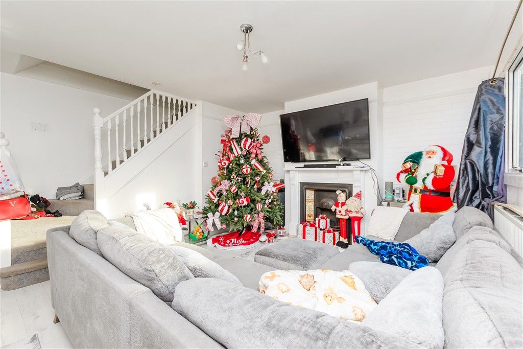 Property photo 2 of 9 Lounge