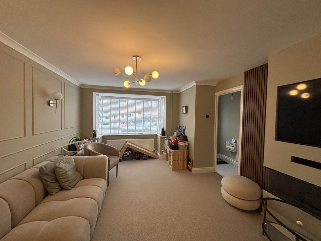 Property photo 2 of 21