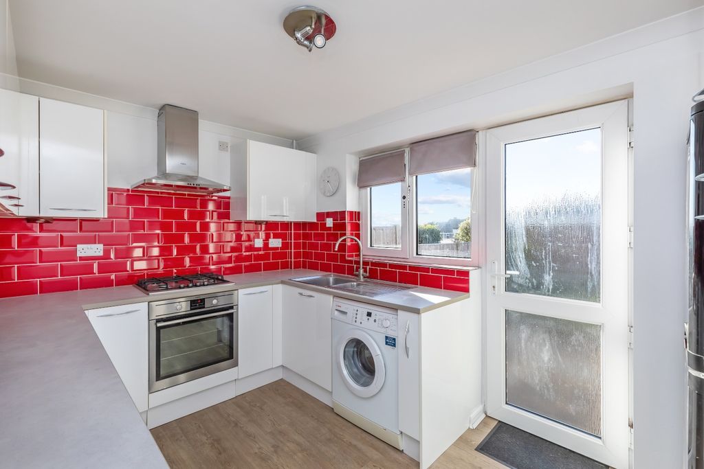 Property photo 3 of 9 4552384