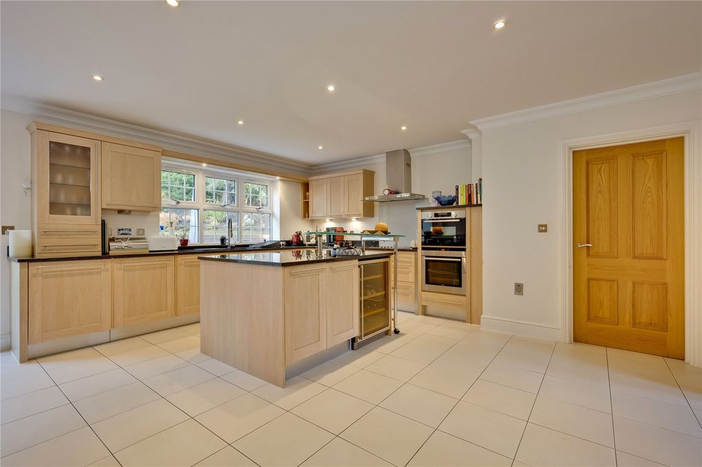 Property photo 2 of 15 Picture No. 12