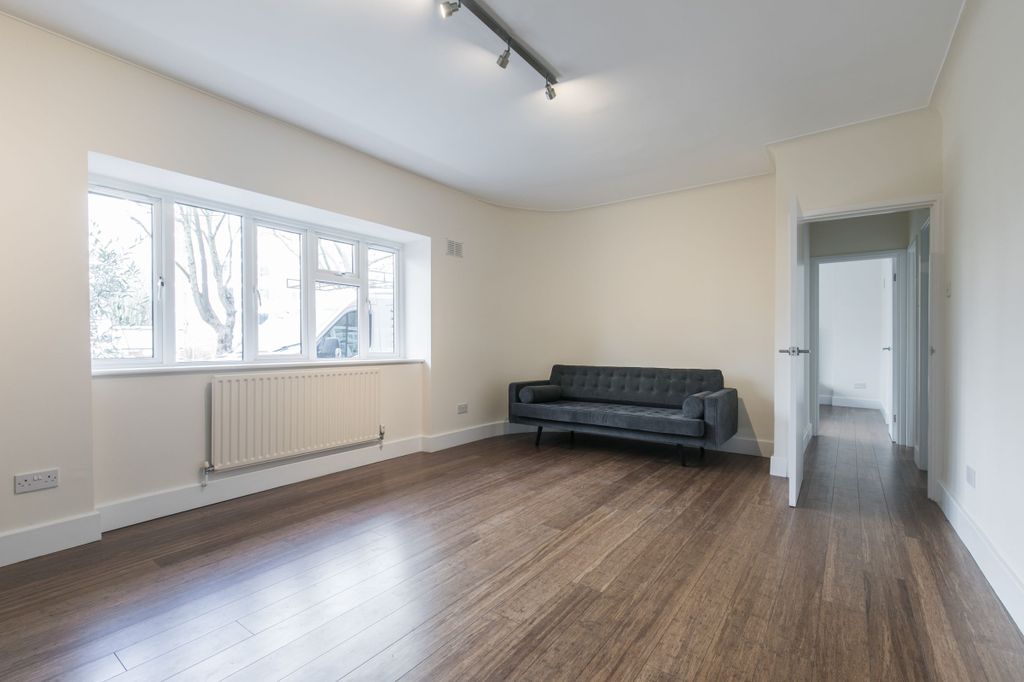 Property photo 3 of 22 Living_Room