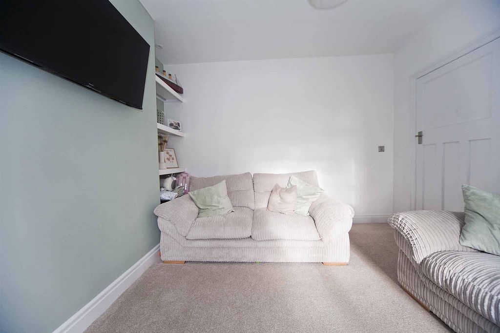 Property photo 3 of 24