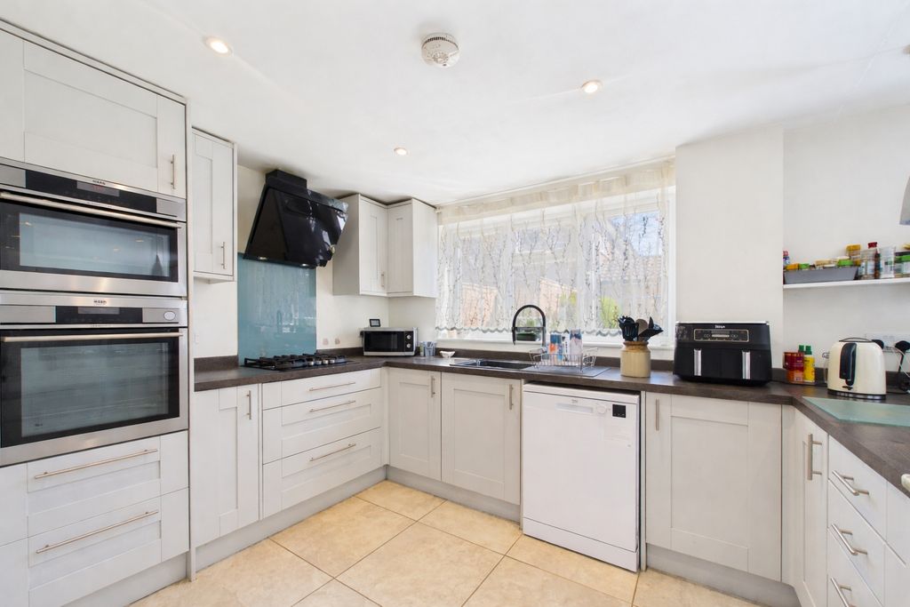 Property photo 3 of 10 Picture No. 13