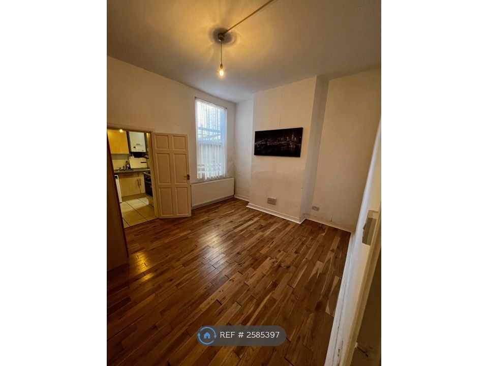 Property photo 3 of 6 Bedroom