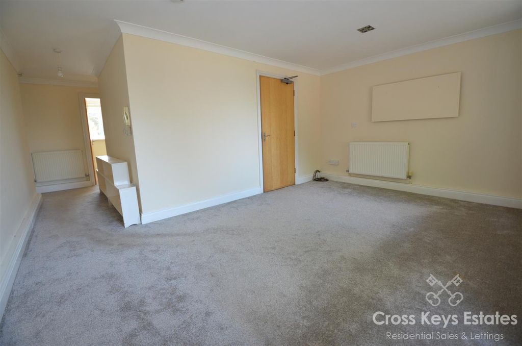 Property photo 3 of 21 Sitting Room