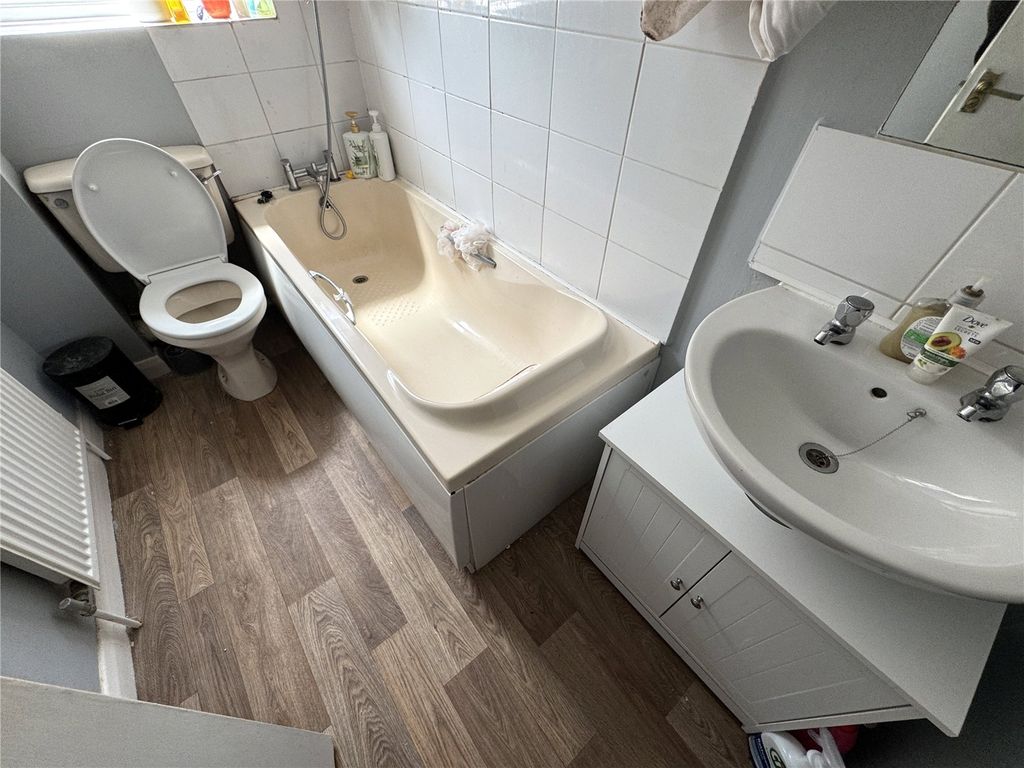 Property photo 3 of 4 Picture No. 04