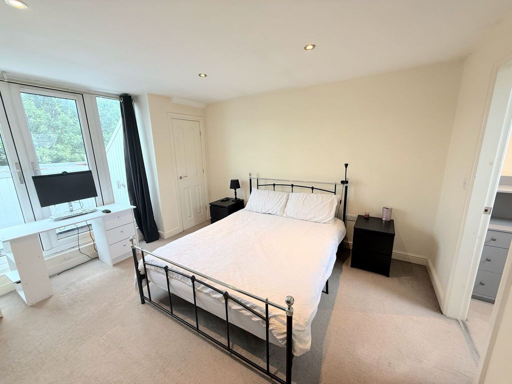 Property photo 3 of 25
