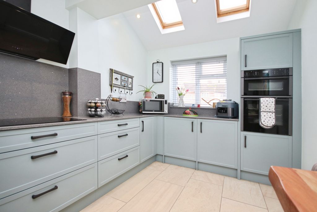 Property photo 2 of 23