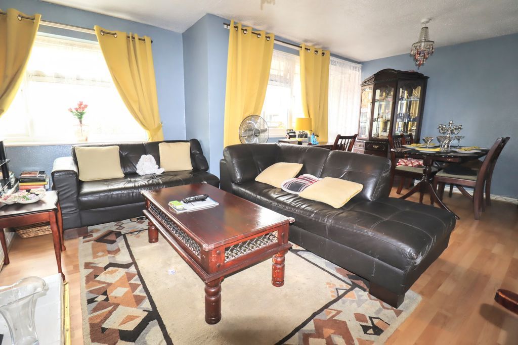 Property photo 2 of 13 Lounge