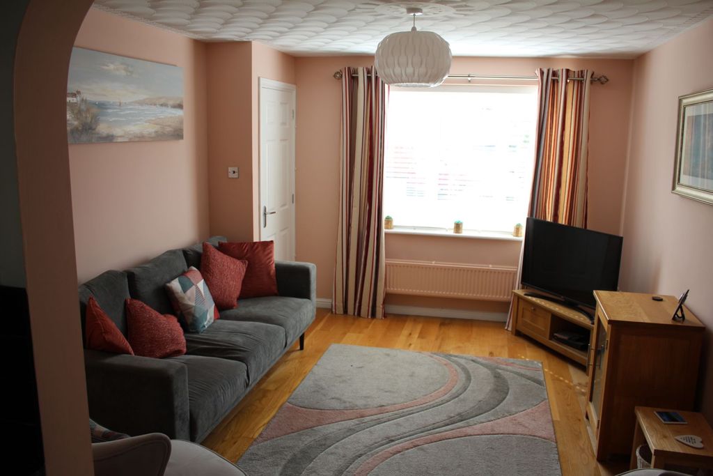 Property photo 3 of 27