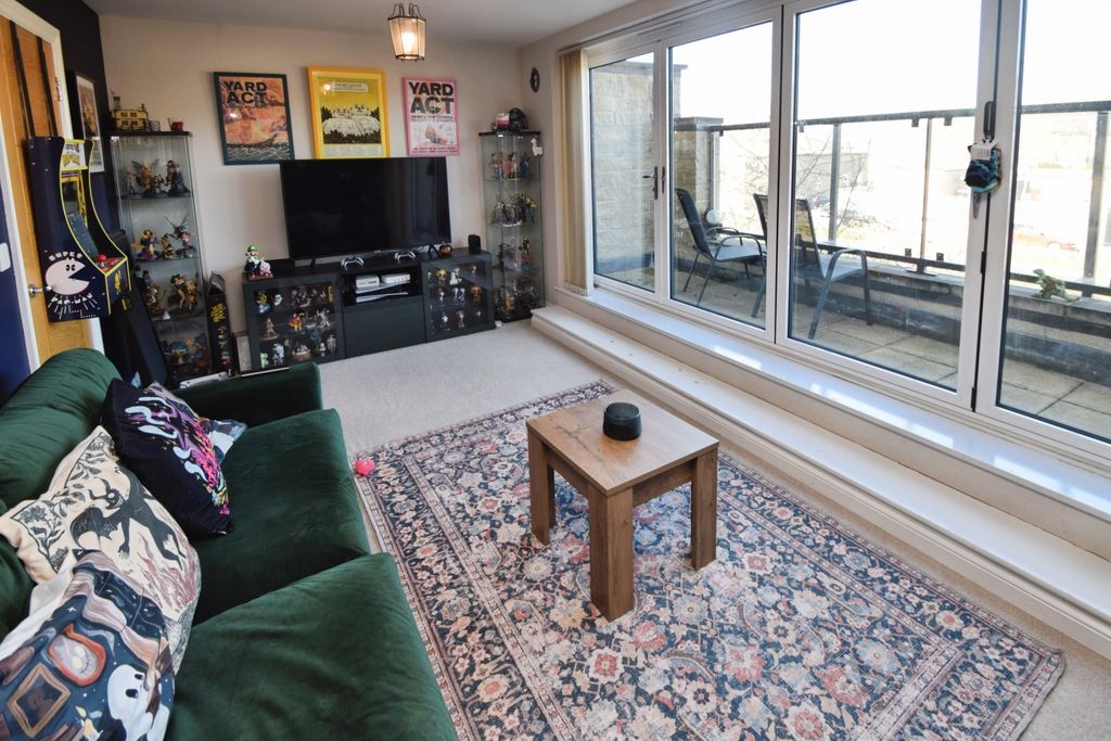 Property photo 3 of 15 82d05Af7-Lounge