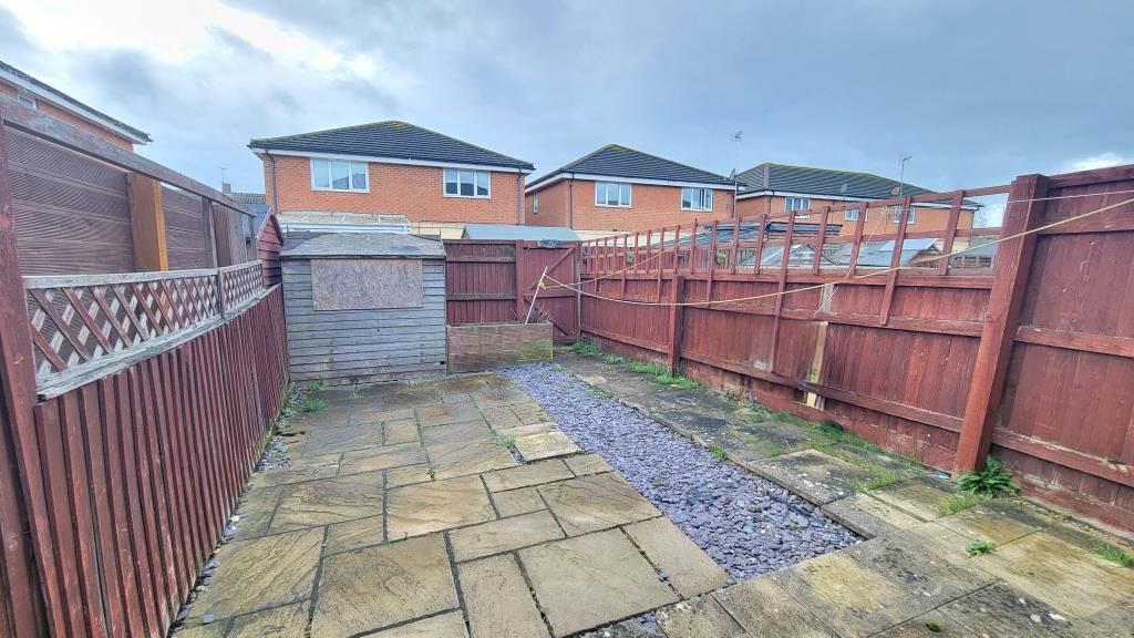 Property photo 2 of 8 Garden