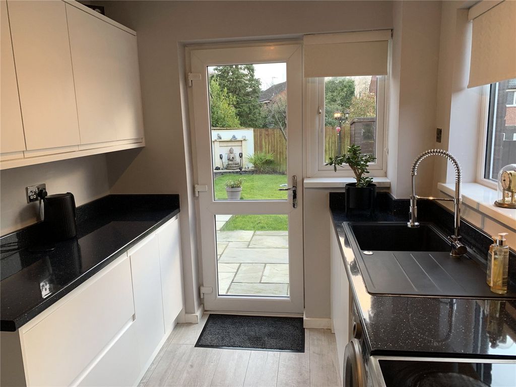 Property photo 3 of 9 Kitchen