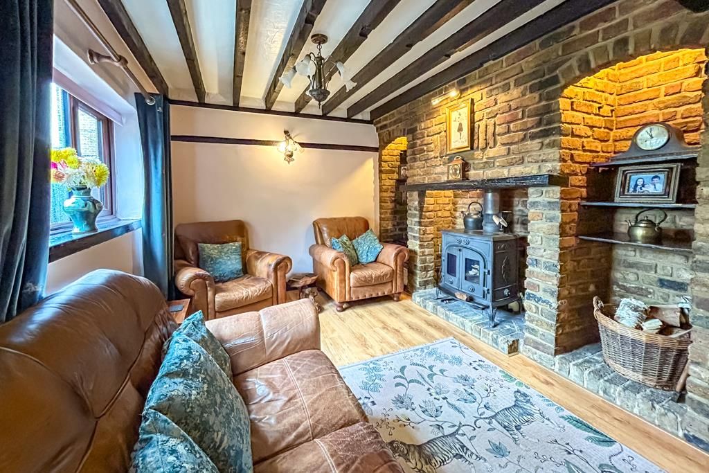 Property photo 3 of 33 Lounge