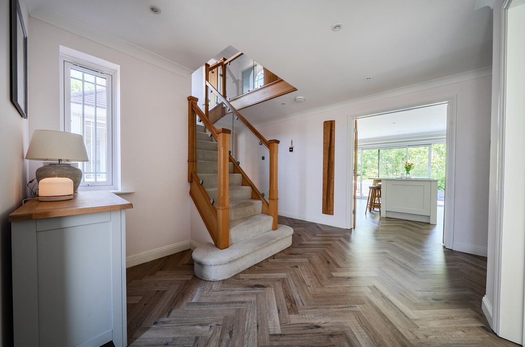 Property photo 2 of 21 1466540-14-6A1014...