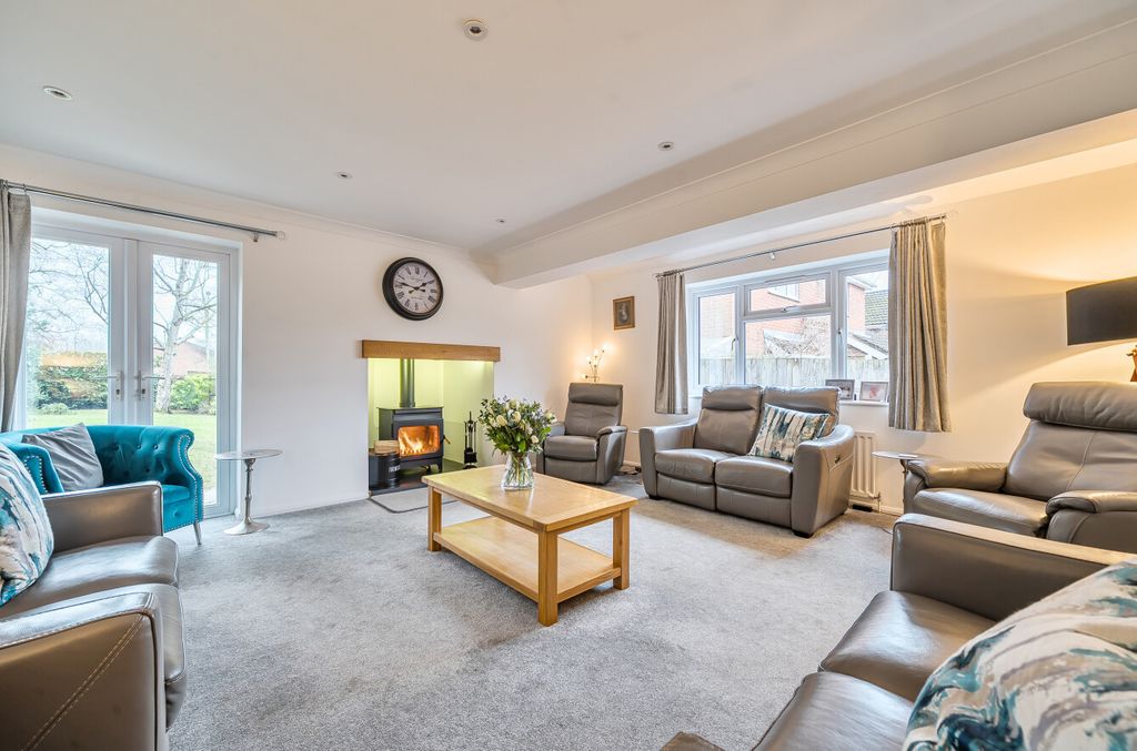 Property photo 2 of 14 1403715-11-697791...