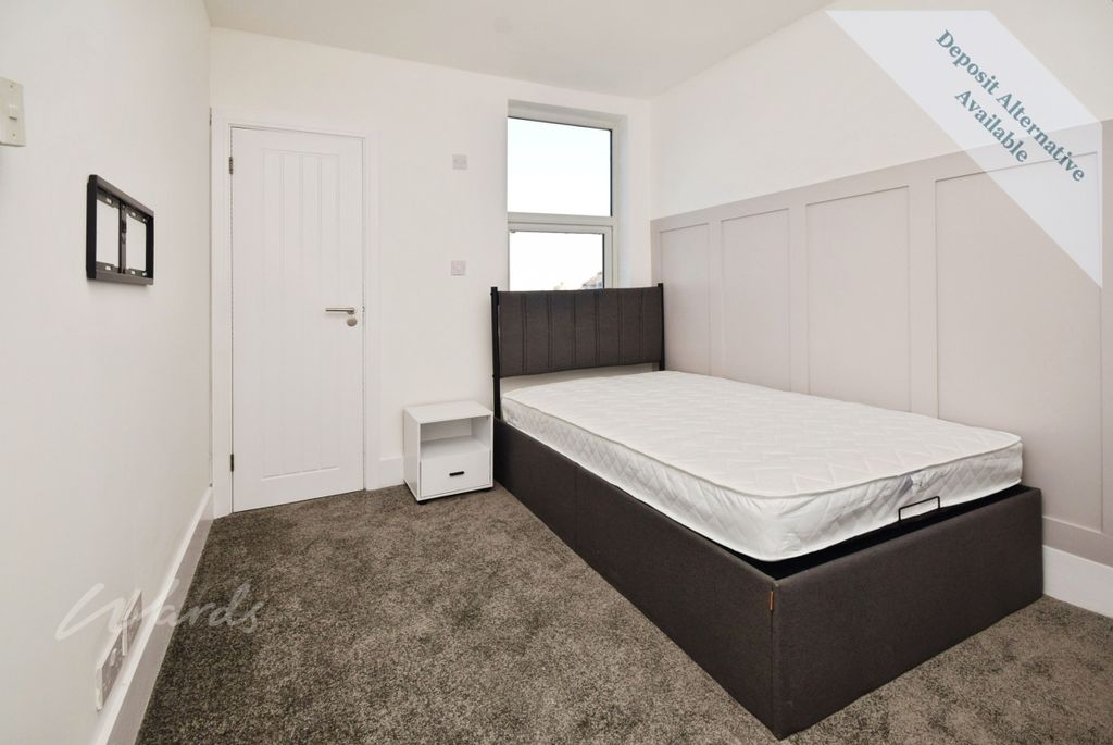 Property photo 2 of 9 Room 3