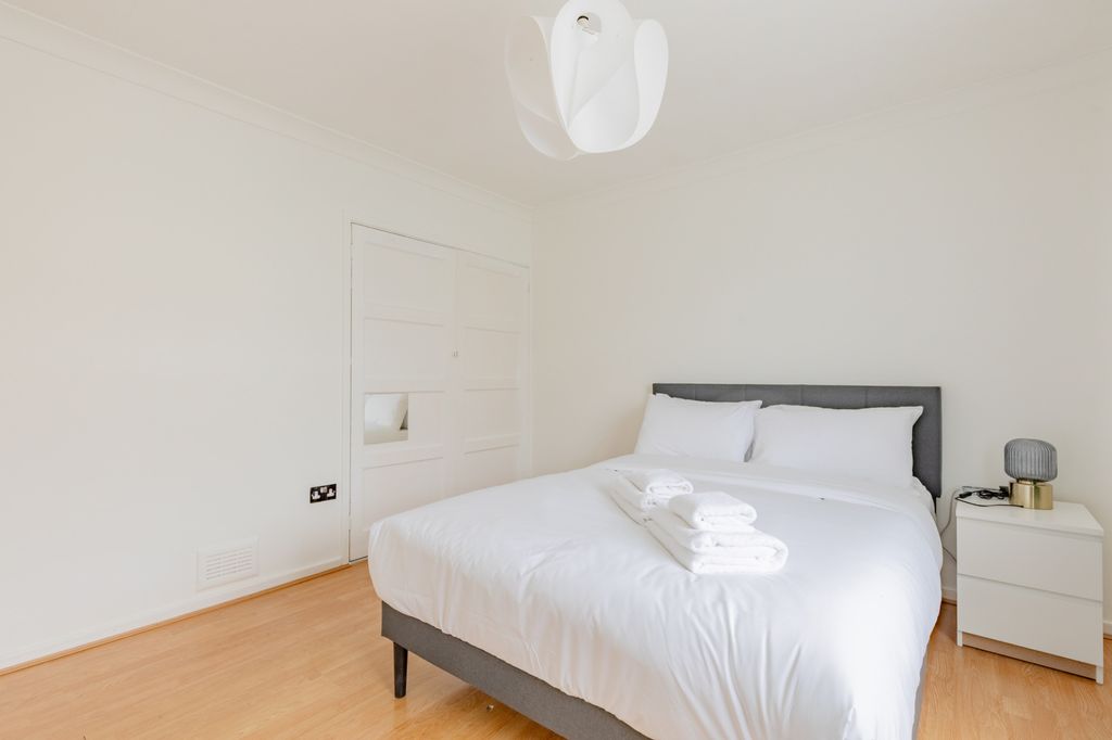 Property photo 3 of 48