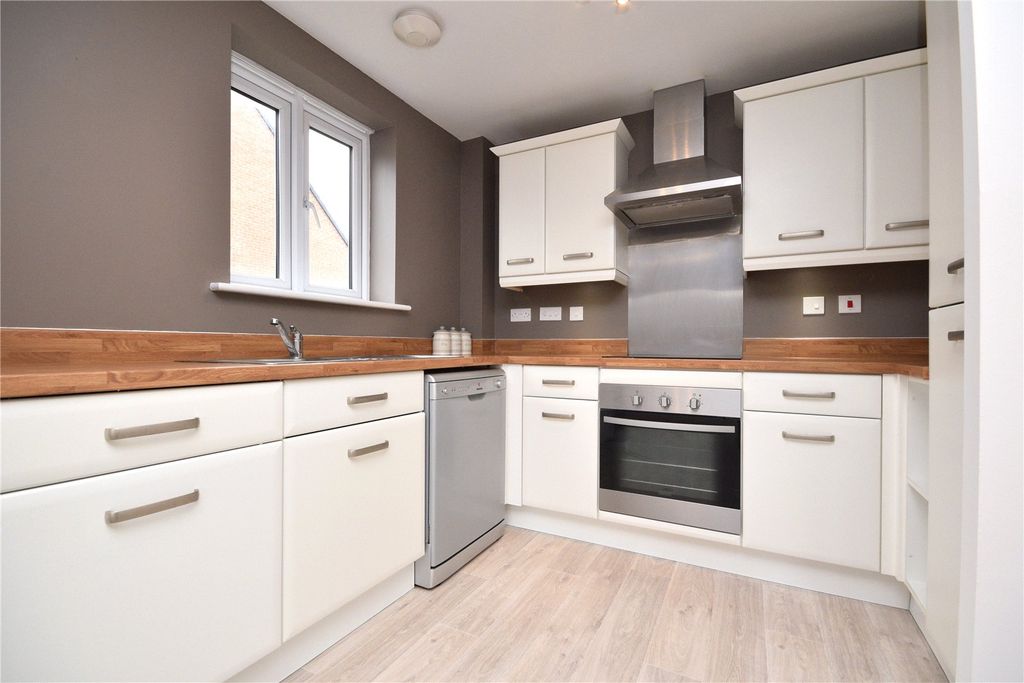 Property photo 3 of 8 Picture No. 13