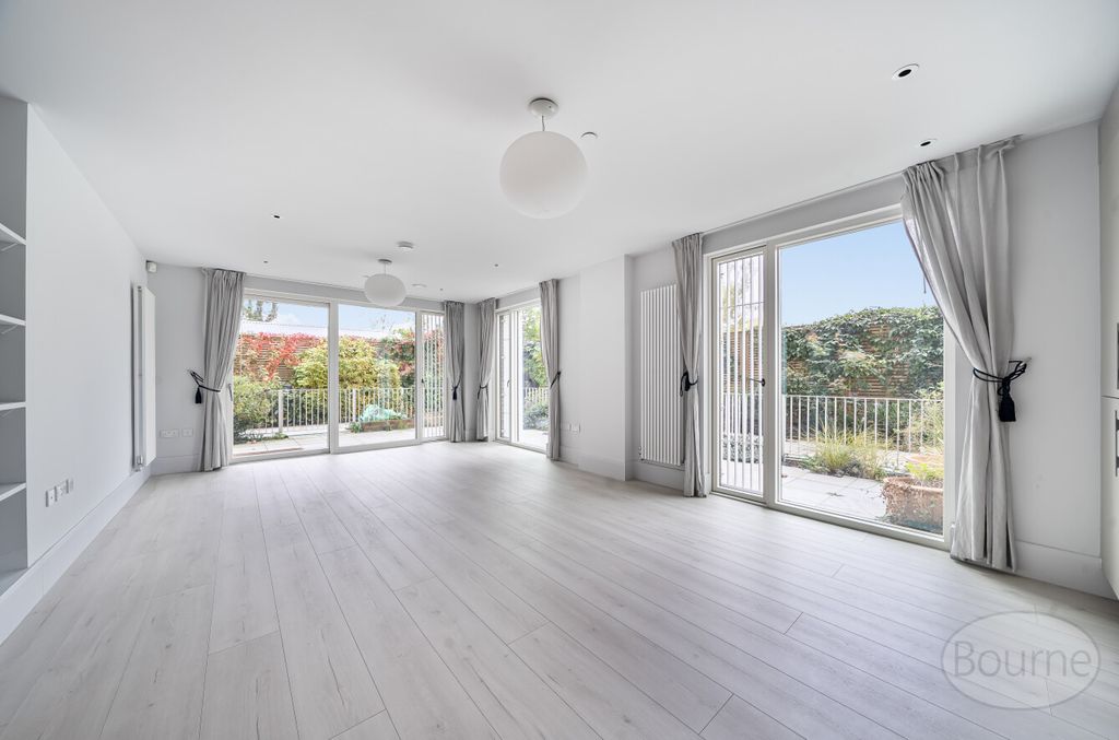 Property photo 3 of 11 4594A7Fe-1E53-4E5...